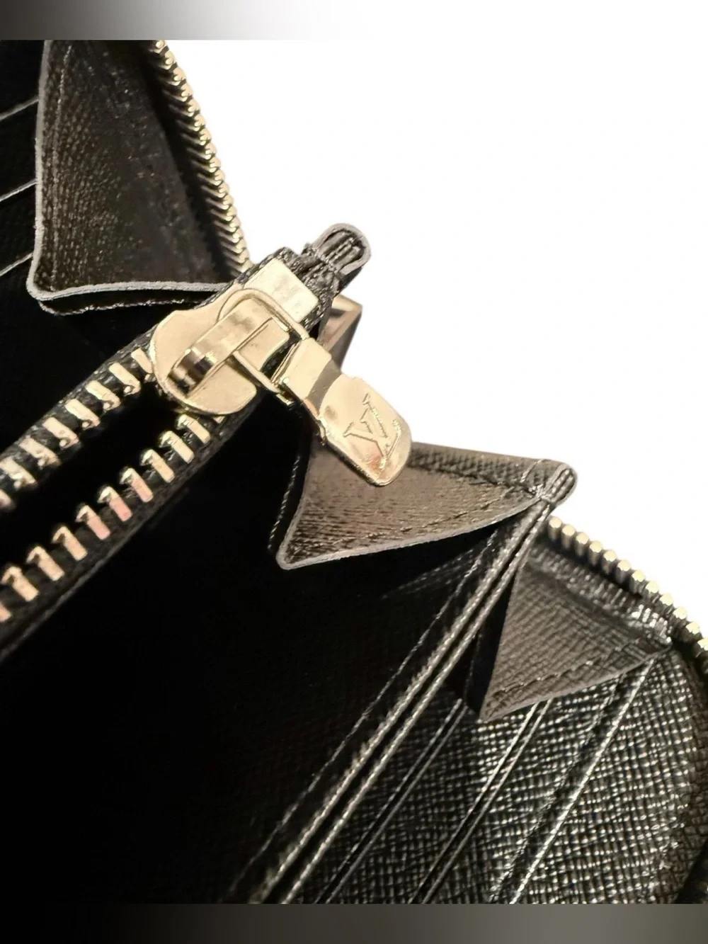 Louis Vuitton Essential V Zippy Wallet Limited Edition Epi Leather